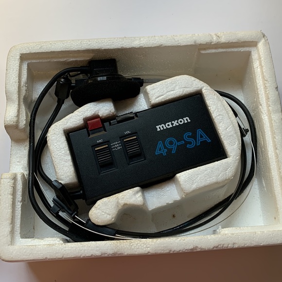 Compact FM Two-Way Radio.  Maxon hands free communicator New In Box Model 49-SA - Picture 2 of 5